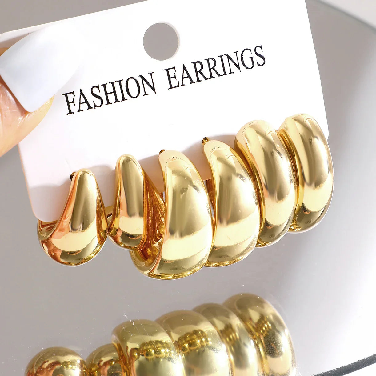 12pcs Set Classic Twist C Shape Tear Drop Design Women's Gold Color Earrings for Daily Wear and Party Outfits
