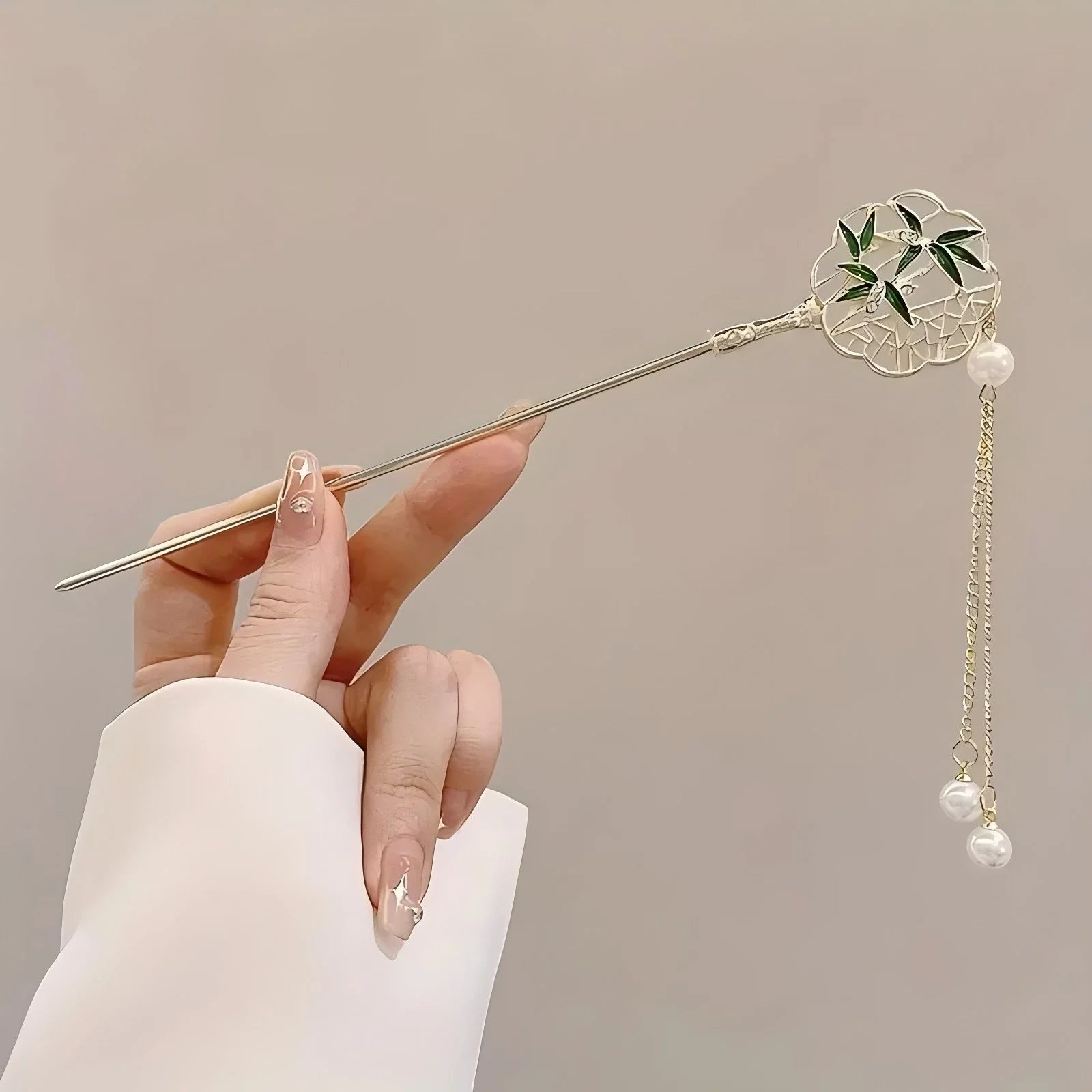 Traditional Chinese Hair Clip with Tassel and Floral Design Elegant Hairpin Accessory for Women