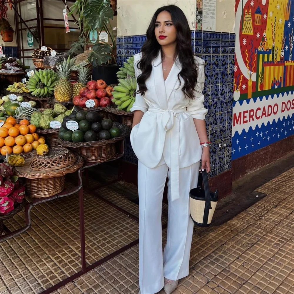 Elegant Women's Slim Fit Suit Set with Belt and Straight Leg Pants for Stylish Commuting