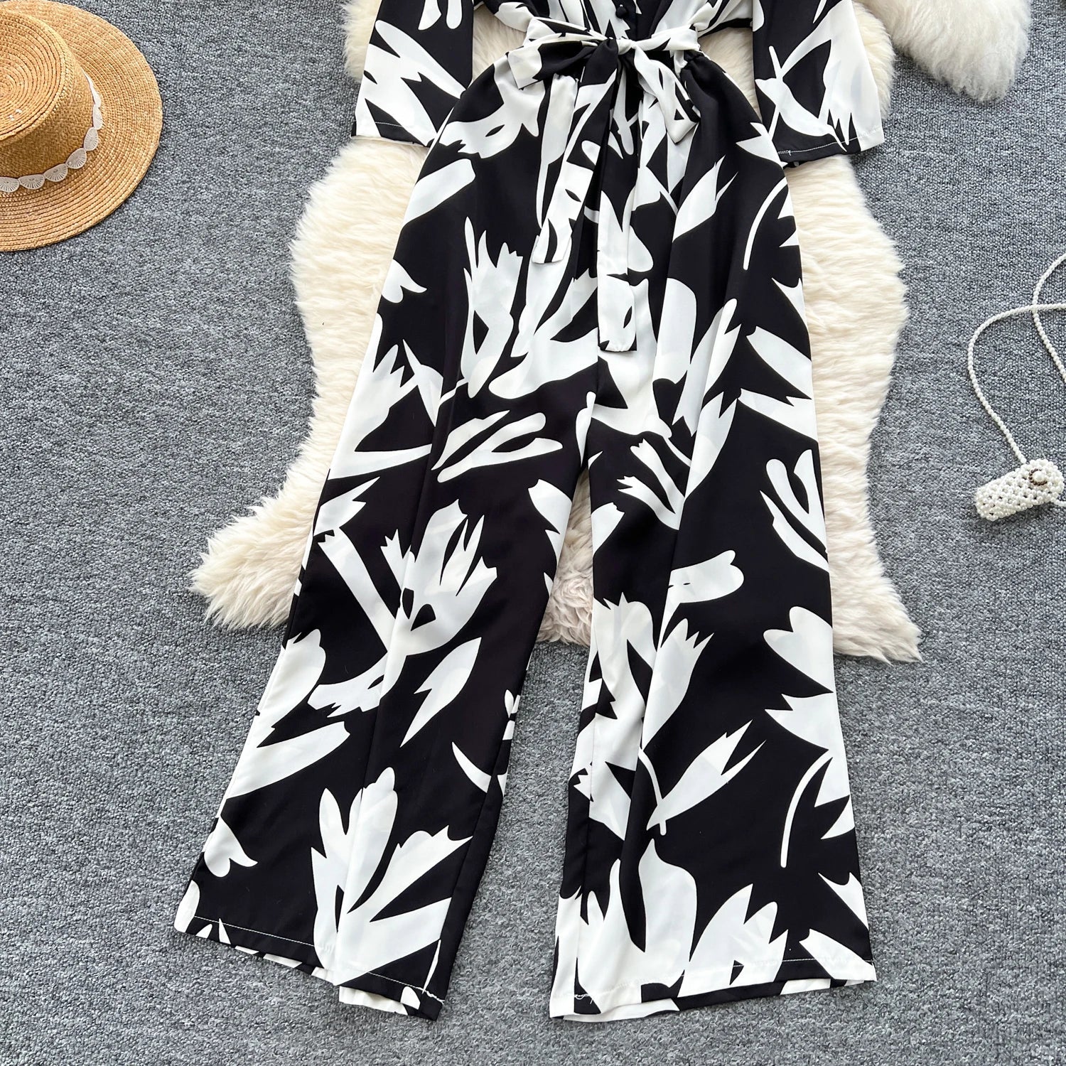 Women's Summer V-Neck Short Sleeve Lace-Up Waist Slim Fit Wide-Leg Printed Jumpsuit with Loose Straight Leg Design