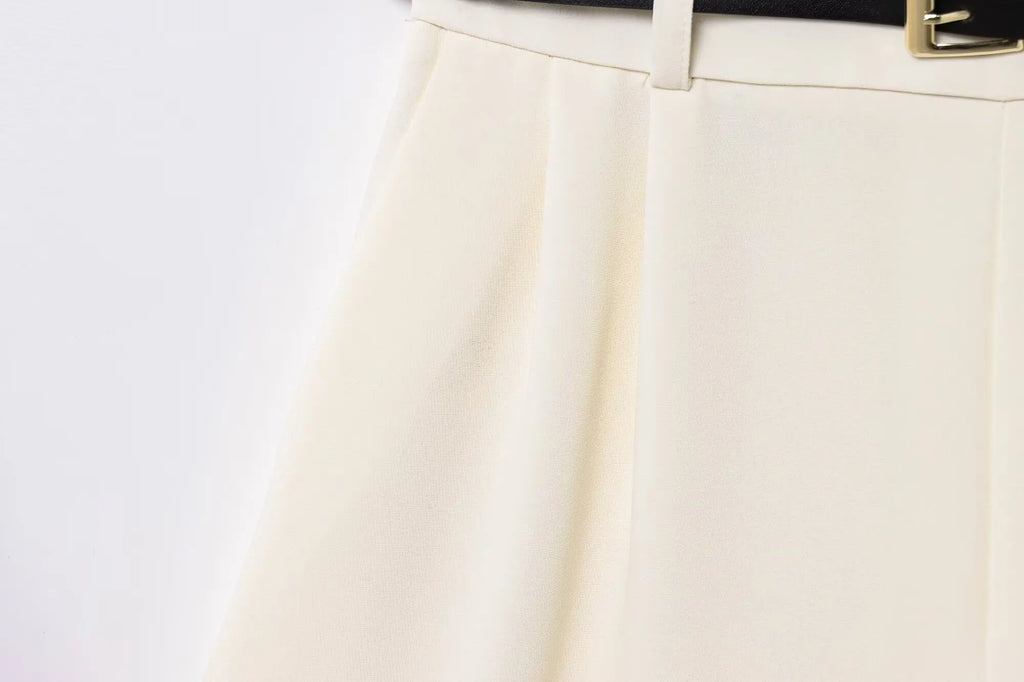 Slim Fit Sleeveless Jumpsuit with Belt Stylish Short Romper for Versatile Fashion Looks