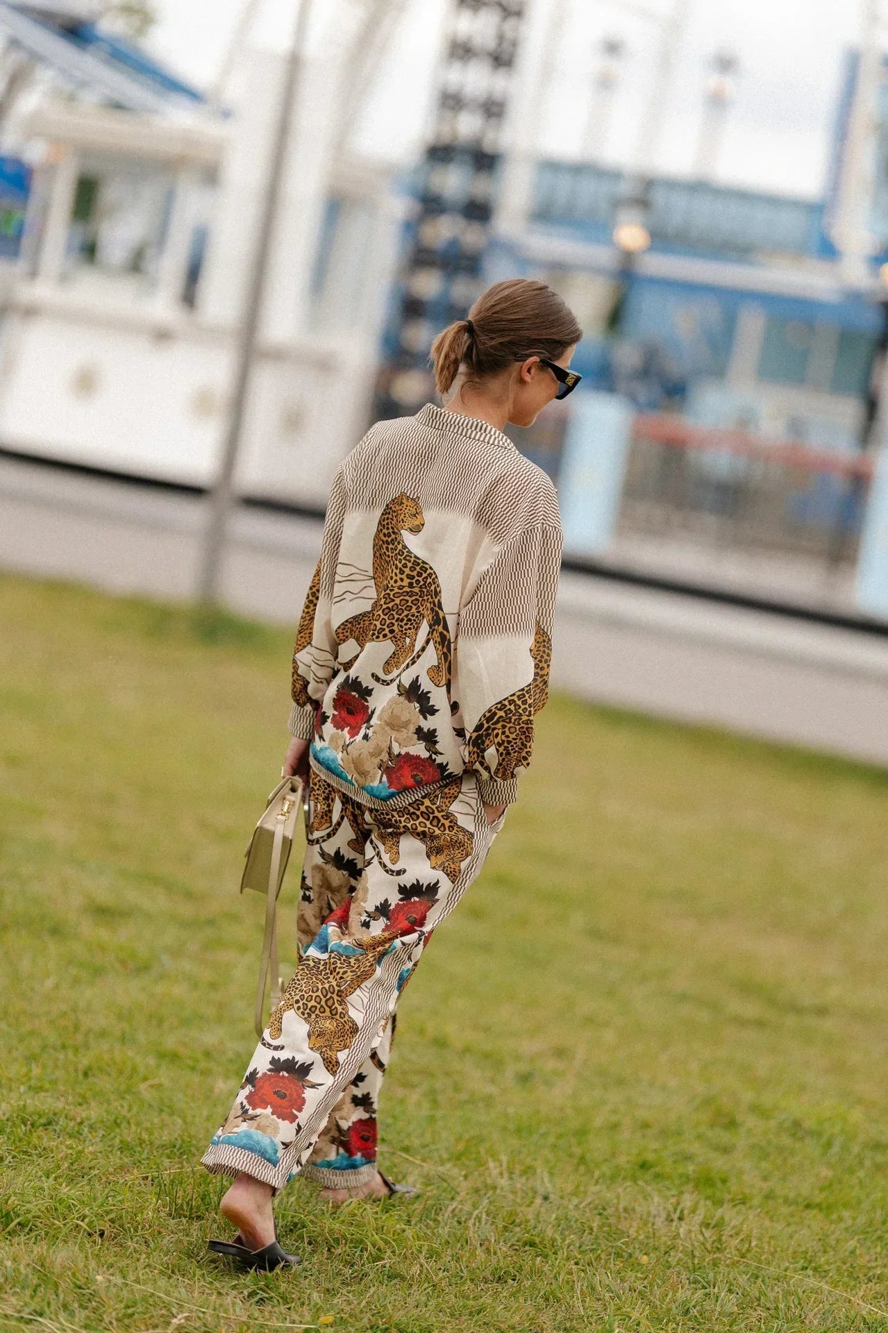 Casual Two-Piece Set Long-Sleeve Loose Fit Printed Top and Pants with Pockets Comfortable Leisure Vacation Outfit for Autumn and Winter