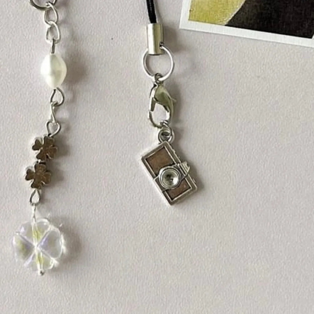 Kuronuma Sawako and Kazehaya Shouta Cosplay Keychain Kimi Ni Todoke Flower Pendant Phone Chain