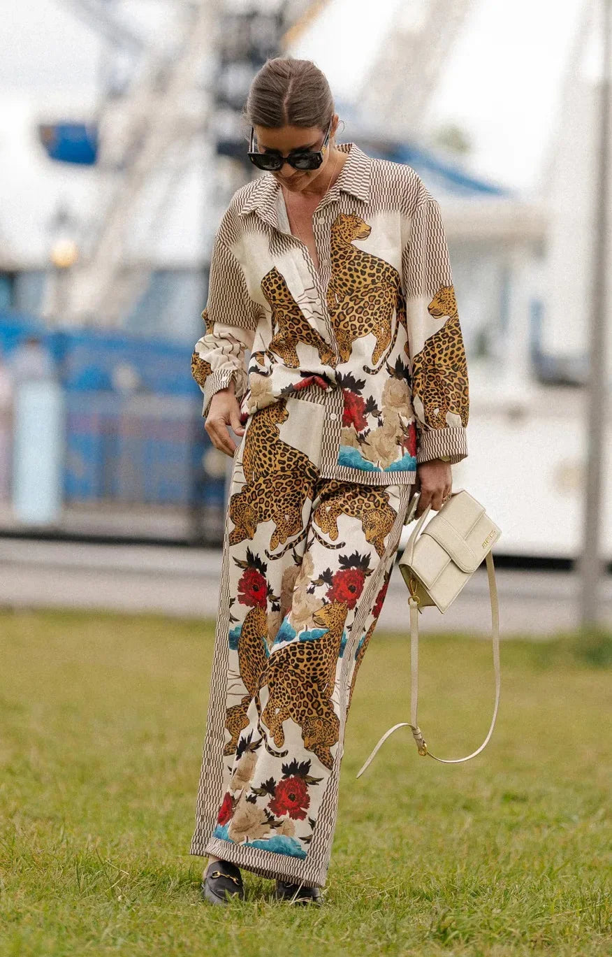 Casual Two-Piece Set Long-Sleeve Loose Fit Printed Top and Pants with Pockets Comfortable Leisure Vacation Outfit for Autumn and Winter