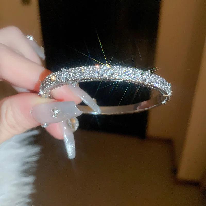 Four Leaf Flower Inlaid Shiny Zircon Bracelet for Women Elegant Delicate Vintage Wedding Jewelry