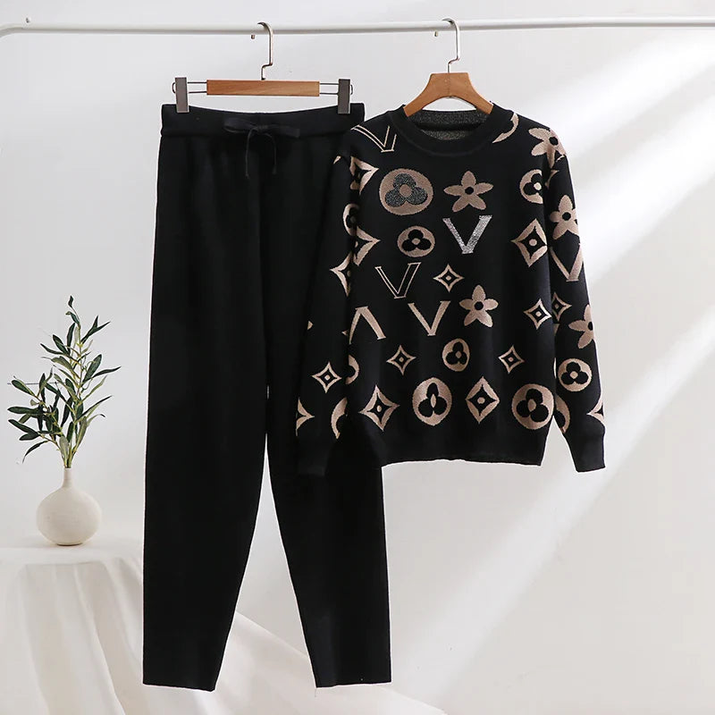 Elegant Women's Knitted Two Piece Tracksuit Set Loungewear with Knit Pants in Black and White