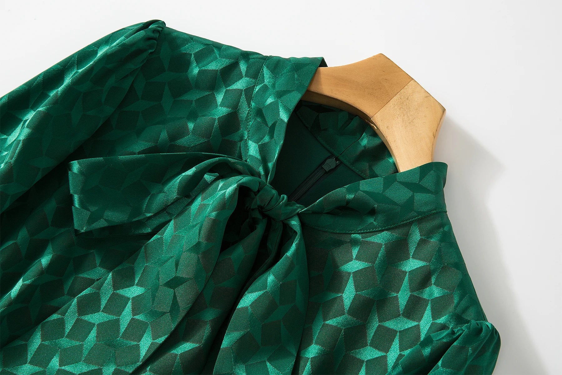 Elegant Green Pleated Long Sleeve Dress With Bow Collar