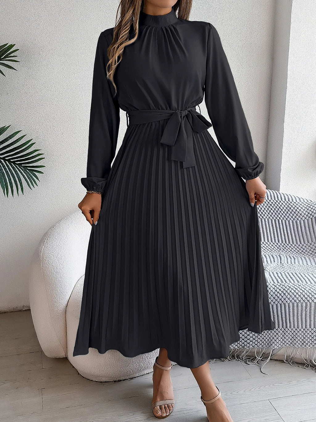 Elegant Pleated Long Sleeve Maxi Dress With Lace Up