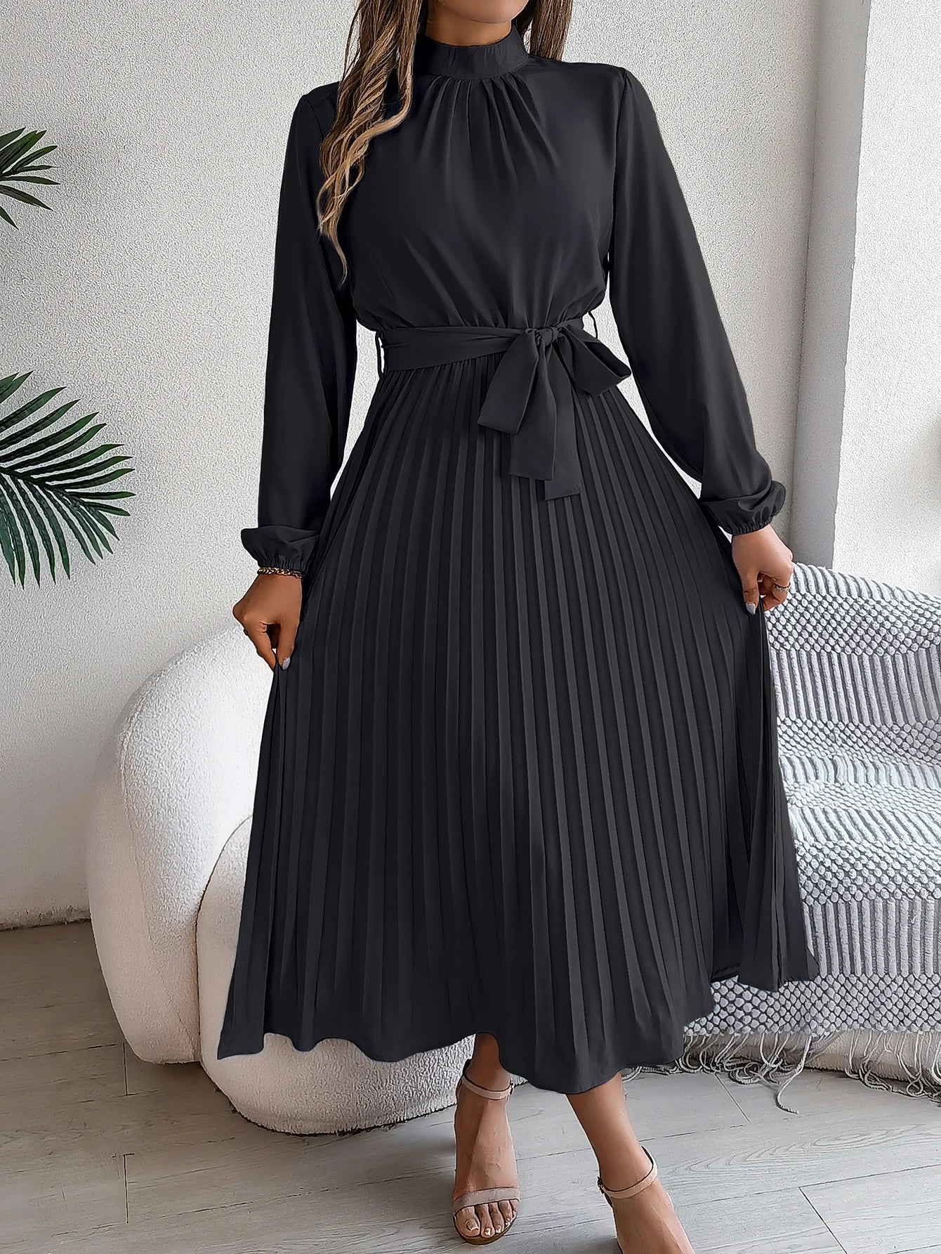 Elegant Pleated Long Sleeve Maxi Dress With Lace Up