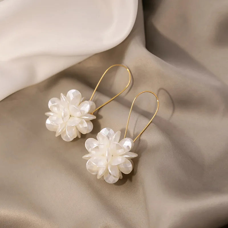 2PC Women's Fashion Pearl Petal Ball Earrings for Outdoor Travel and Party Events