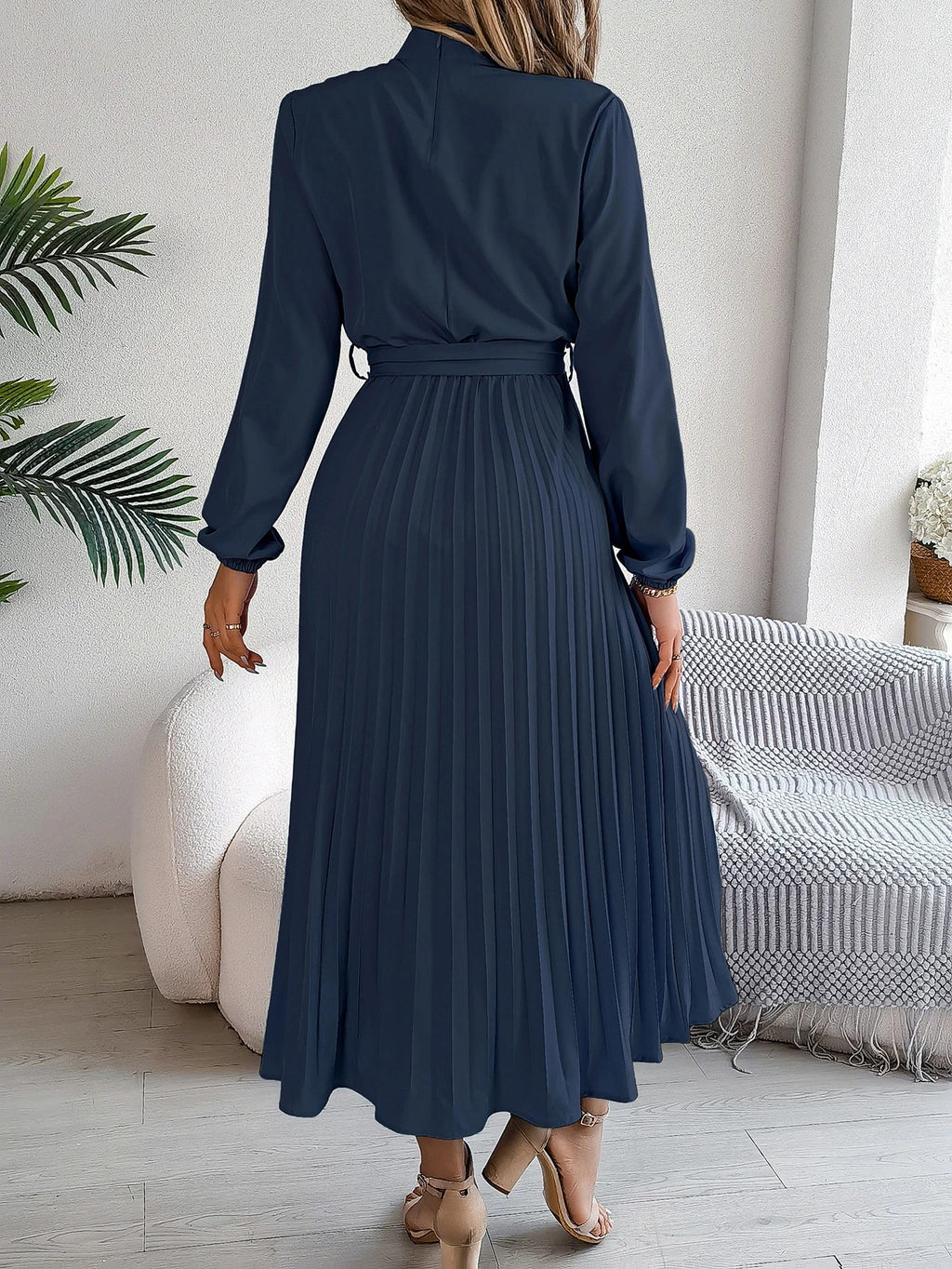 Elegant Pleated Long Sleeve Maxi Dress With Lace Up