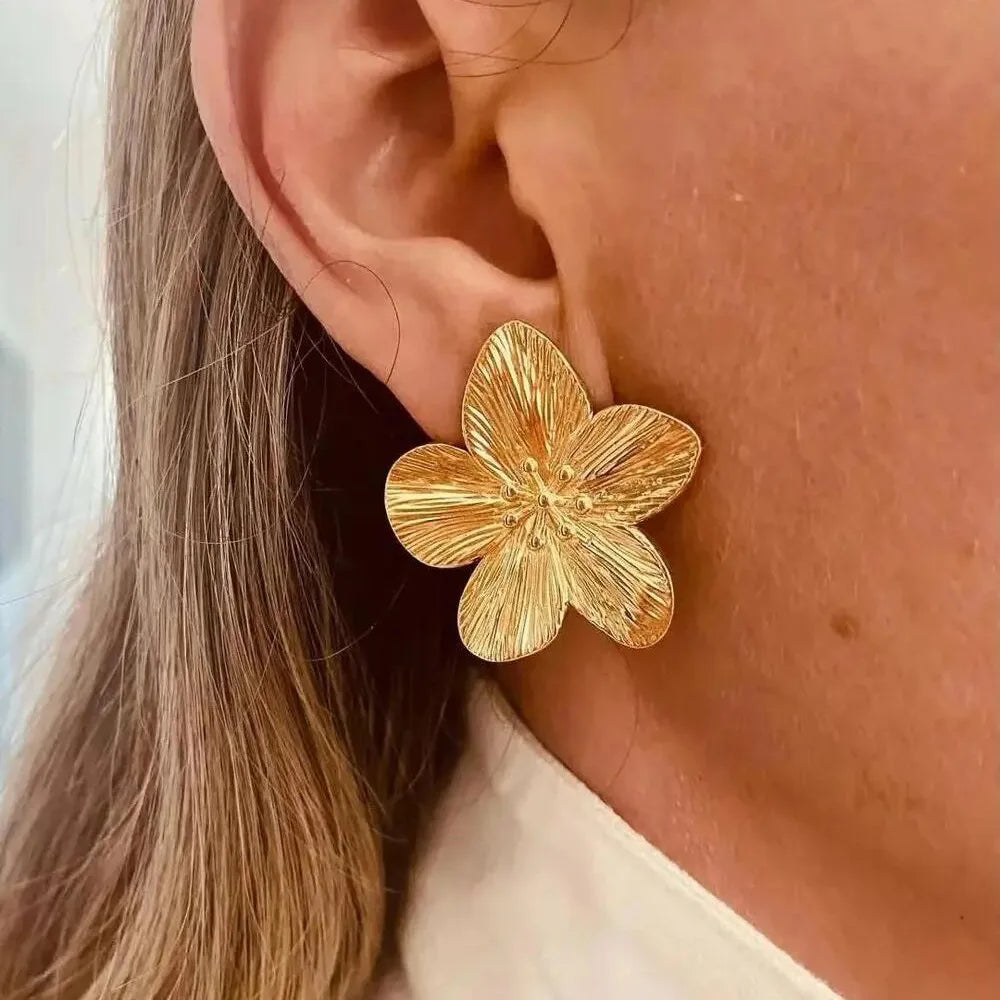 Hypoallergenic Vintage Flower Stud Earrings in 18k Gold Plated Stainless Steel for Women