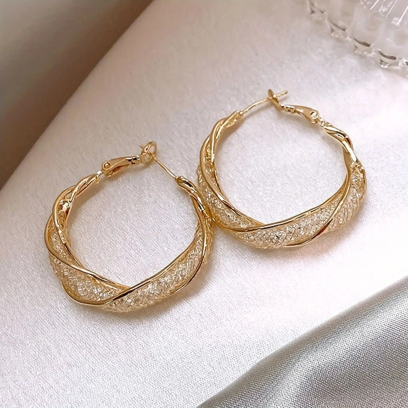 Elegant Shiny Rhinestones Hoop Earrings with Vintage Gold Color Twisted Mesh Design