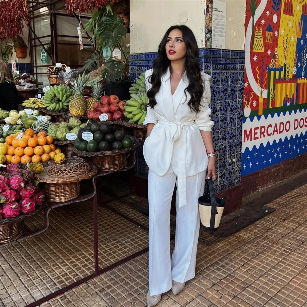 Elegant Women's Slim Fit Suit Set with Belt and Straight Leg Pants for Stylish Commuting