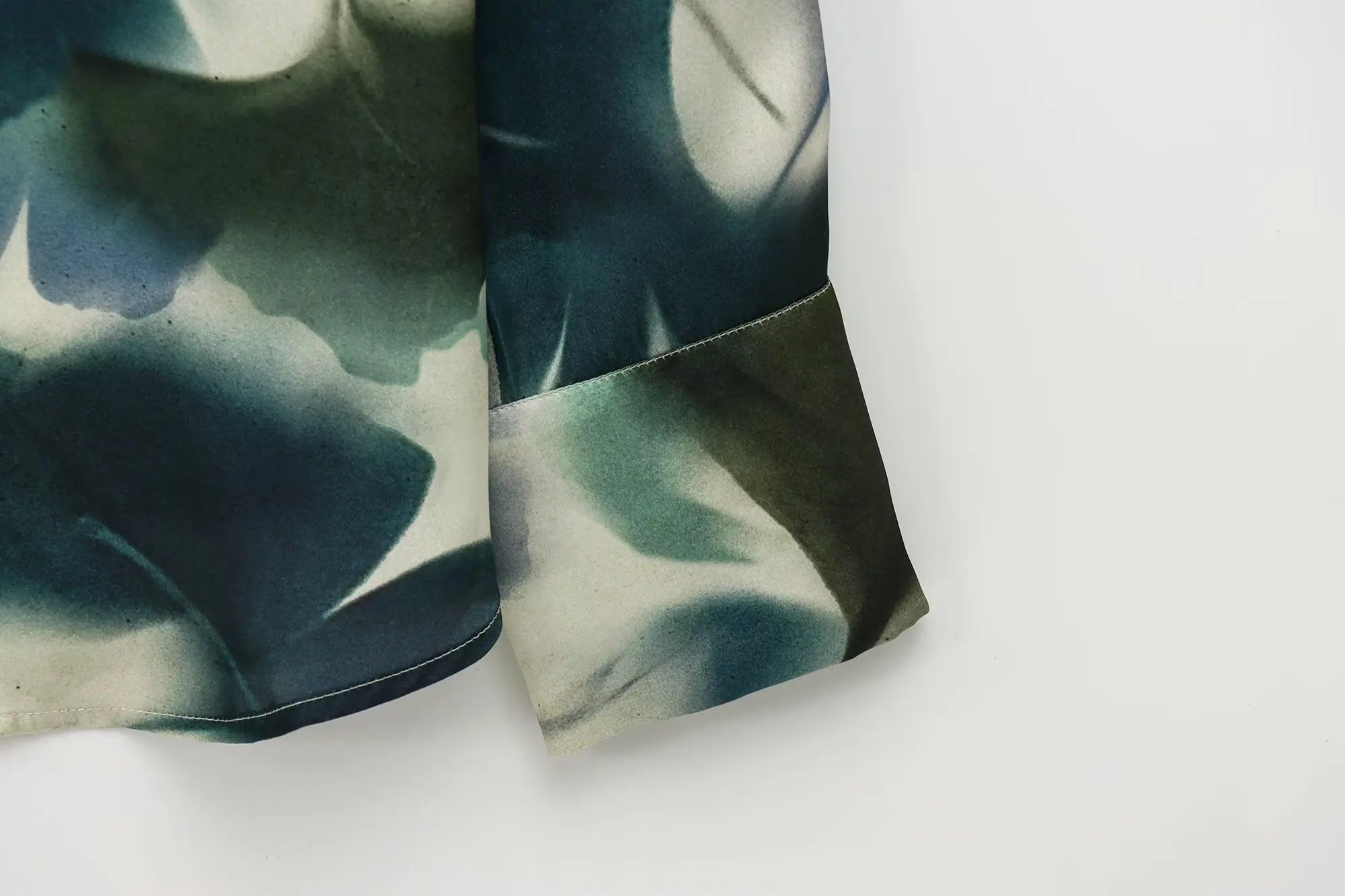 Elegant Printed Silk Satin Lapel Long Sleeve Shirt for Women with Soft Texture and Stylish Fit