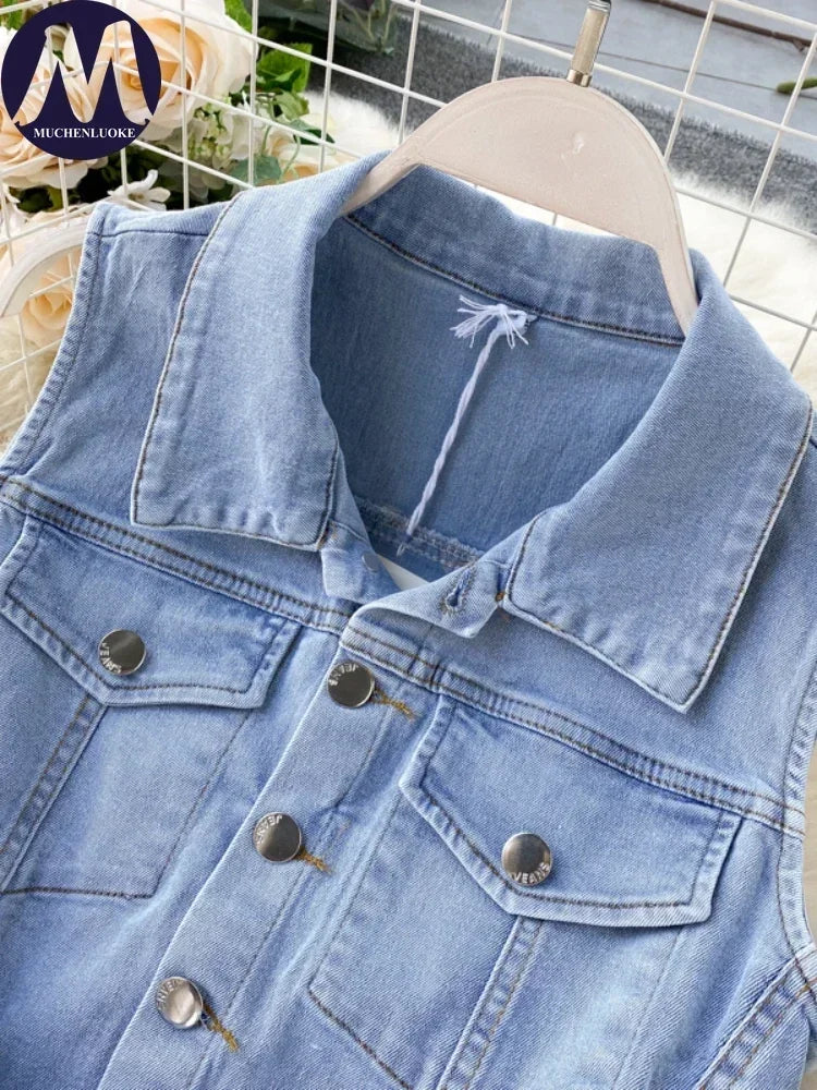 Slim Fit Sleeveless Denim Jumpsuit for Women with Single Row Buckle and Retro Lace-Up Detail Summer Fashion Jumpsuit