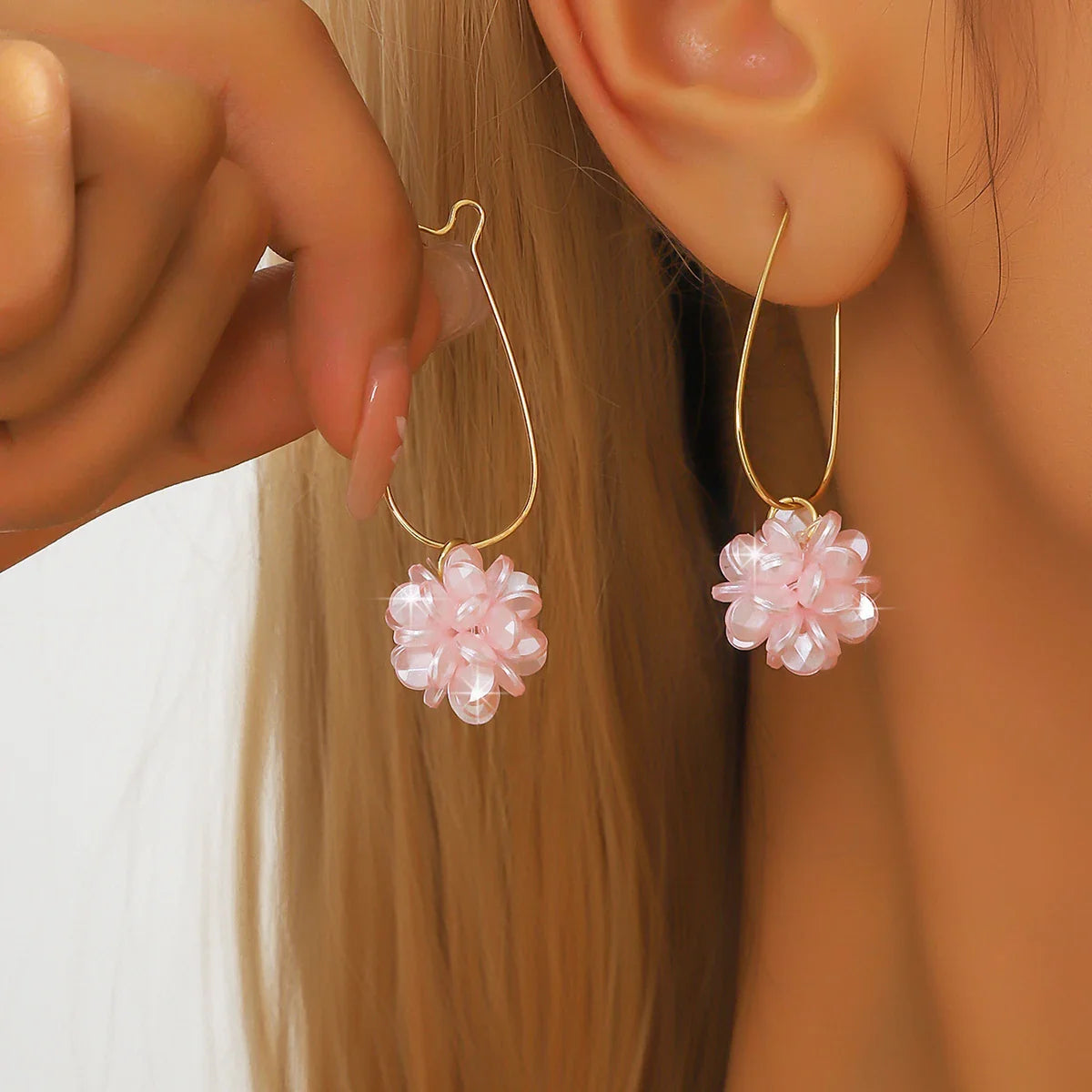 2PC Women's Fashion Pearl Petal Ball Earrings for Outdoor Travel and Party Events