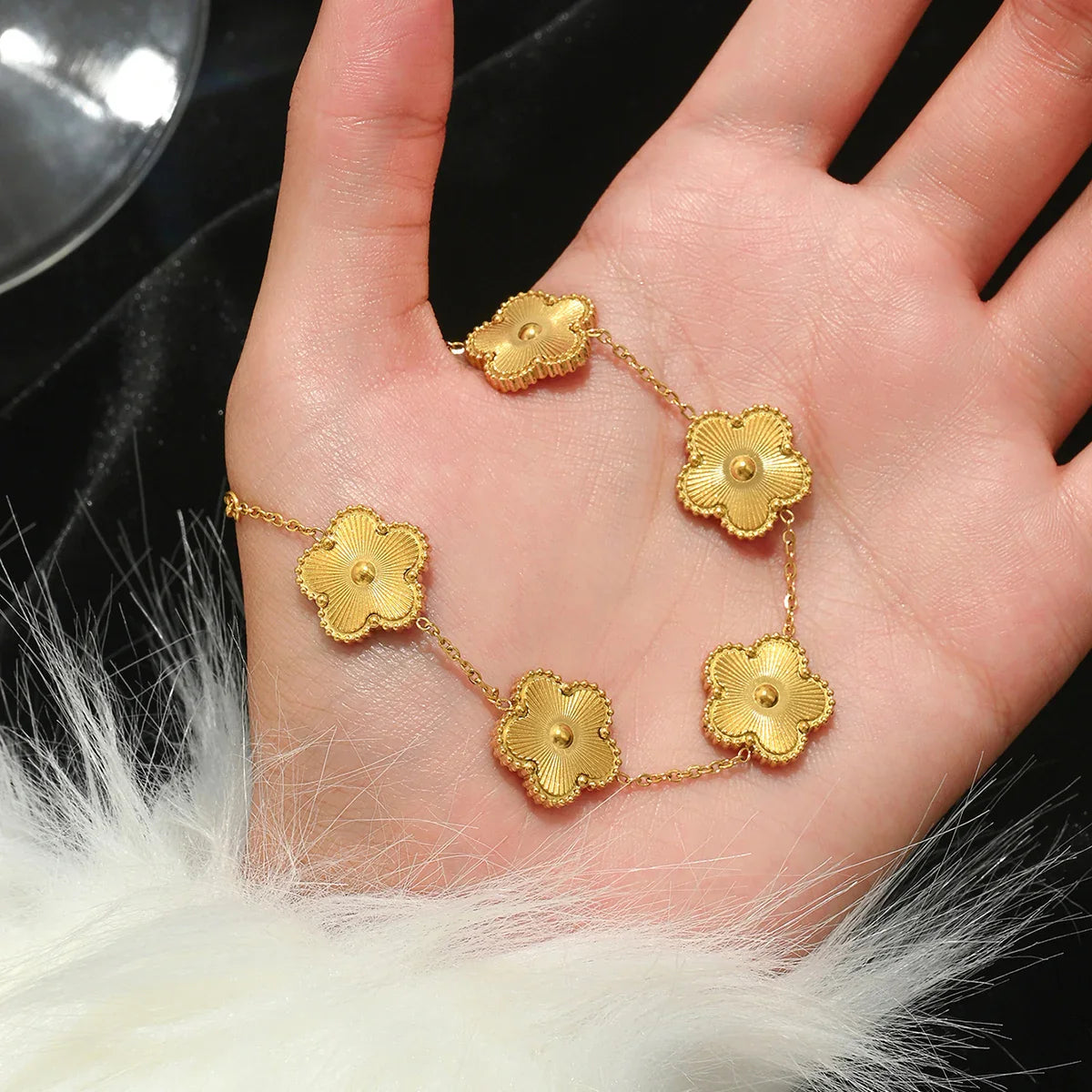 Stainless Steel Four Leaf Clover Lucky Bracelet Fashion Women's Nail Bracelet Gold Bangles