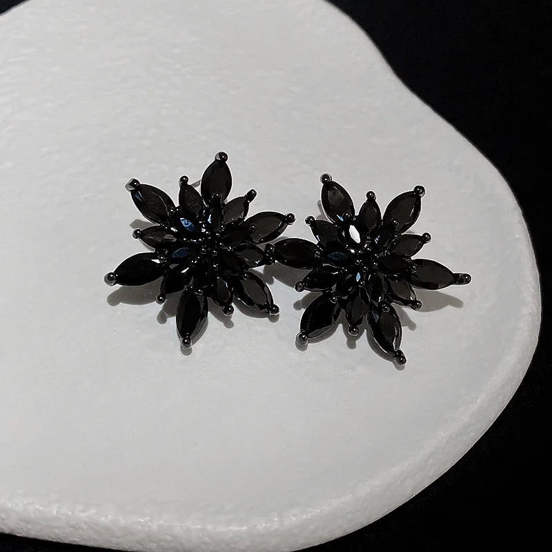 Korea Fashion Black Zircon Flower Stud Earrings for Women Shiny Wedding and Party Jewelry
