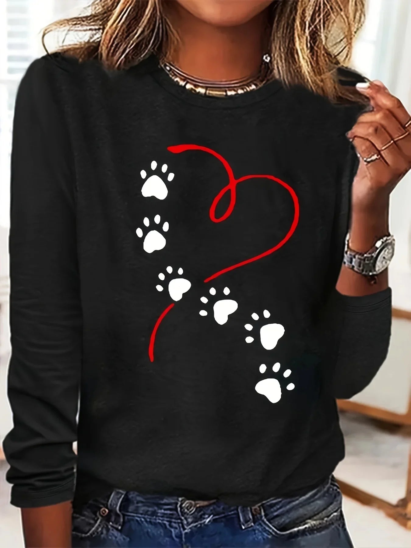 Cute Heart Dog Paw Print Long Sleeve T Shirt for Women - Comfortable Crew Neck Top in Black and White