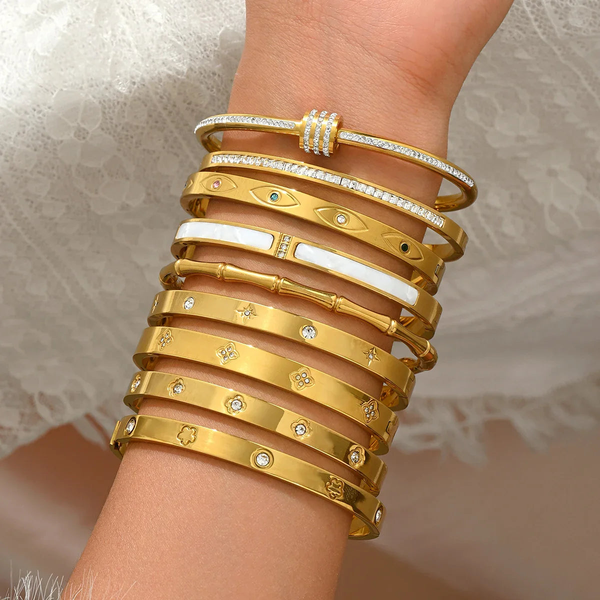 Stainless Steel Four-Leaf Clover Lucky Bracelet for Women Stylish Gold Nail Bangle