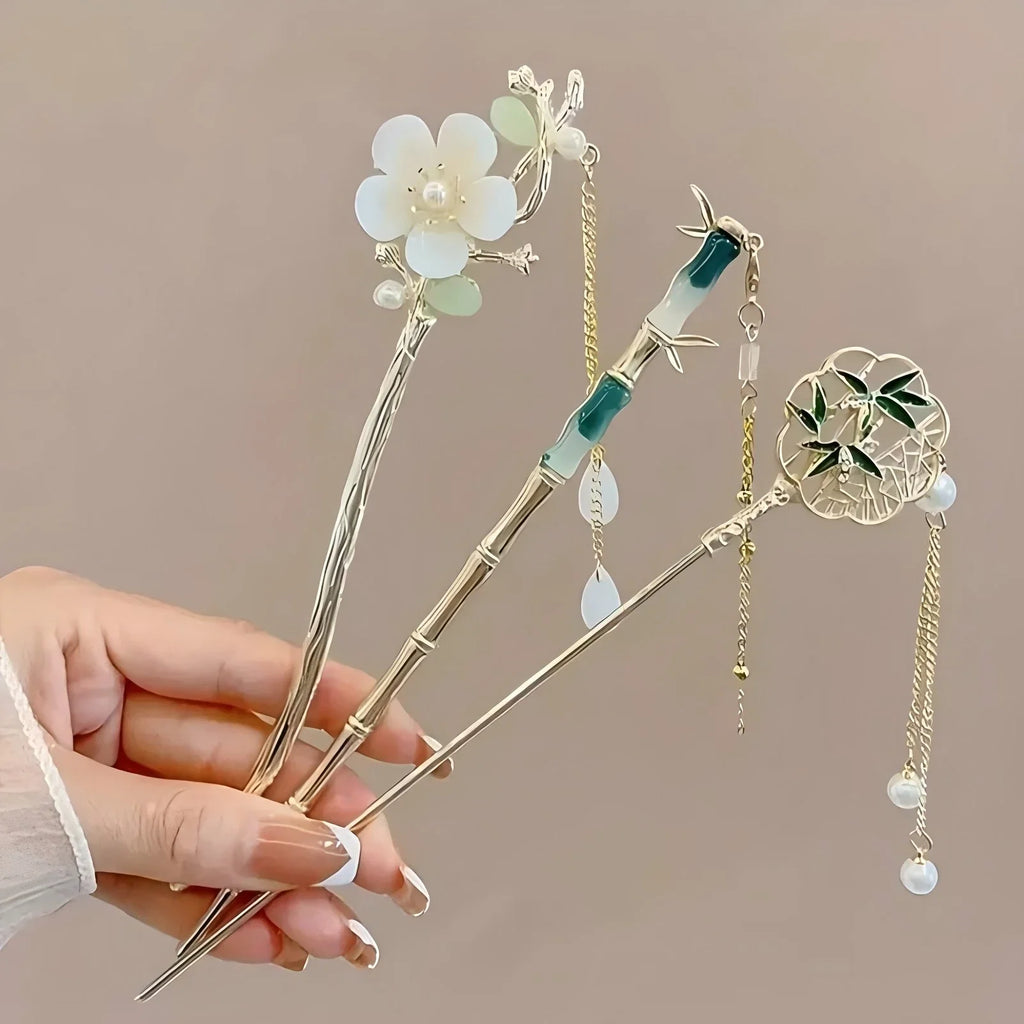 Traditional Chinese Hair Clip with Tassel and Floral Design Elegant Hairpin Accessory for Women