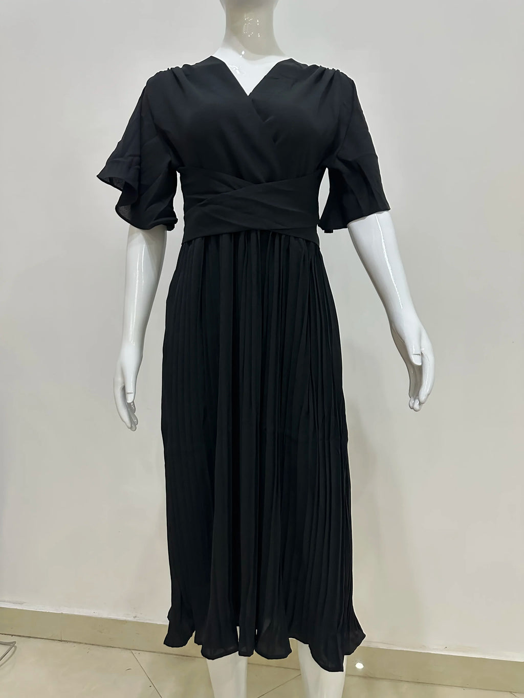 Summer V-Neck Pleated Dress With Lace Up Waist Long Skirt