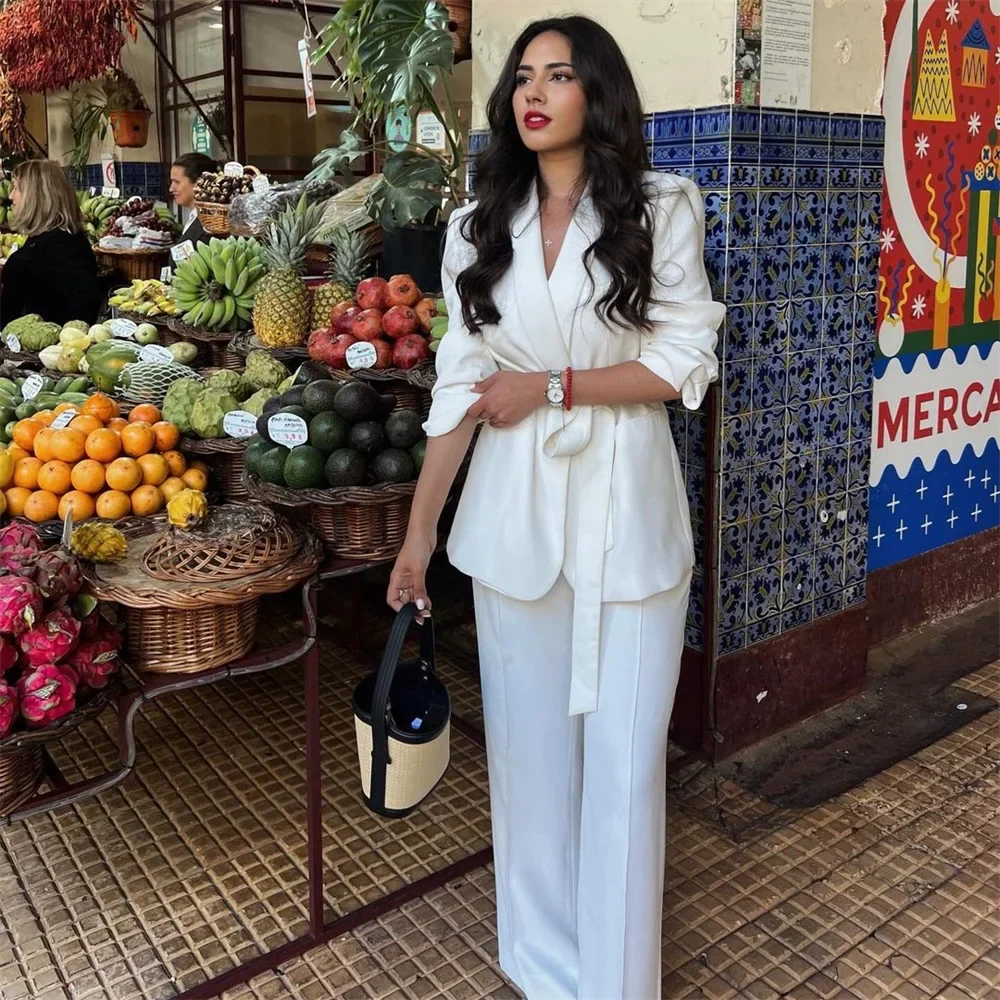 Elegant Women's Slim Fit Suit Set with Belt and Straight Leg Pants for Stylish Commuting