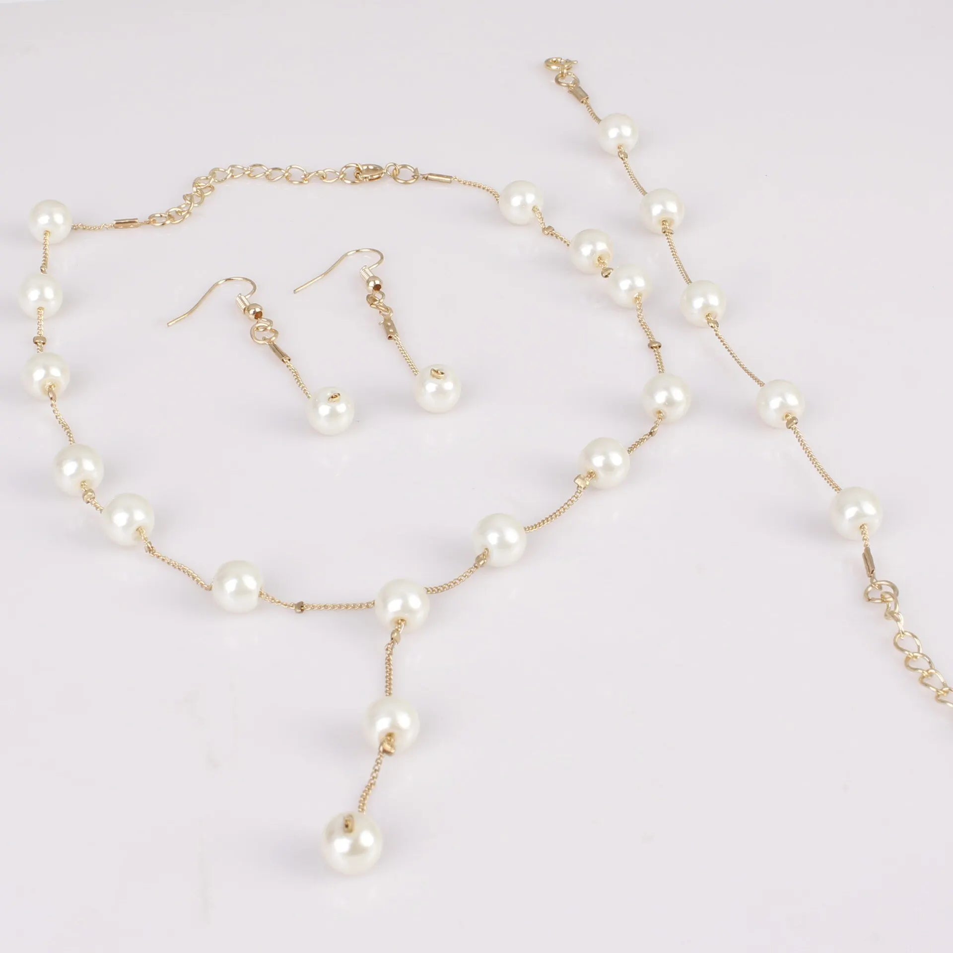 Gold-Plated Imitation Pearl Necklace Earring Bracelet Set for Ladies with Elegant Tassel Design