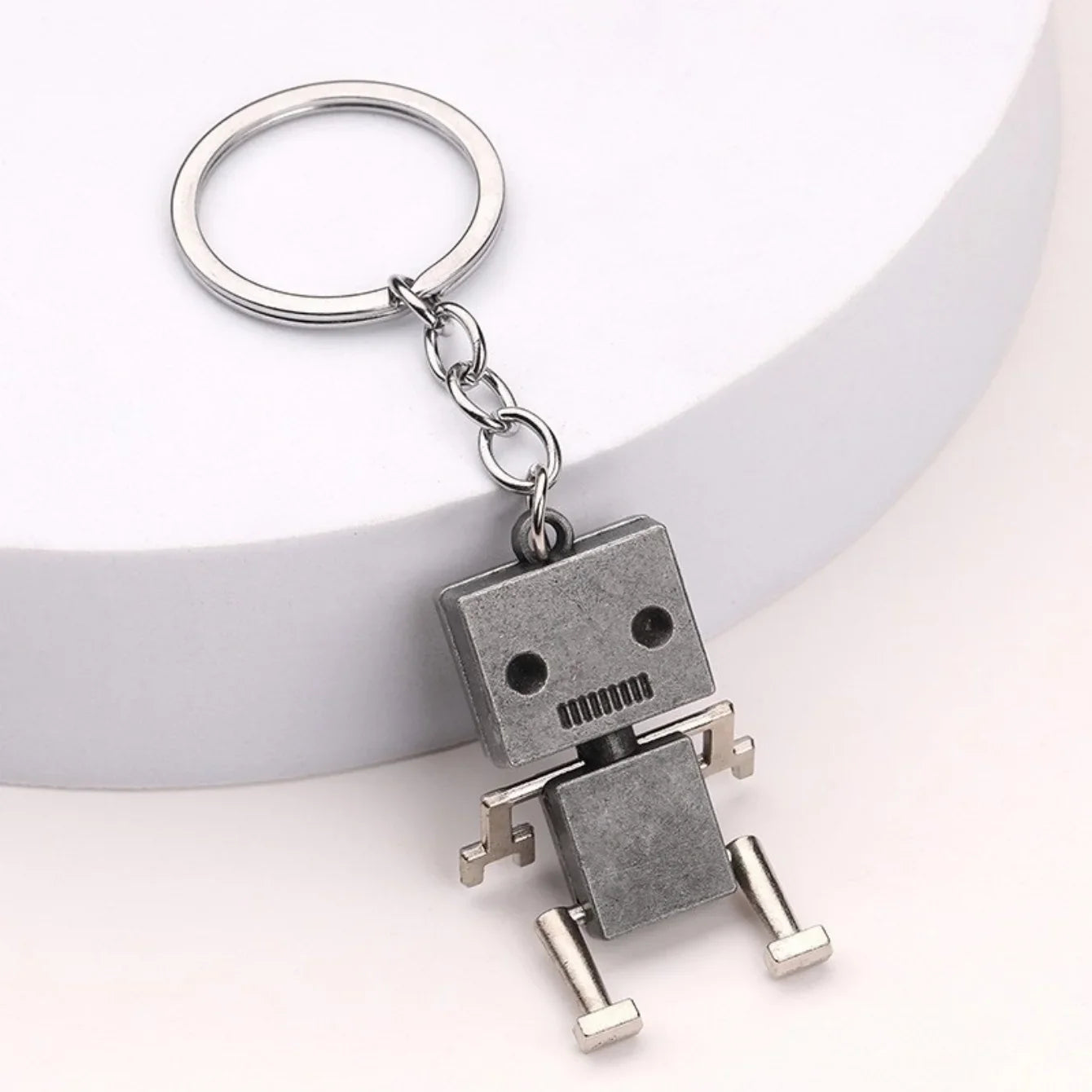 Creative Movable Robot Keychain Cute Cartoon Pendant for Fun and Playful Accessory