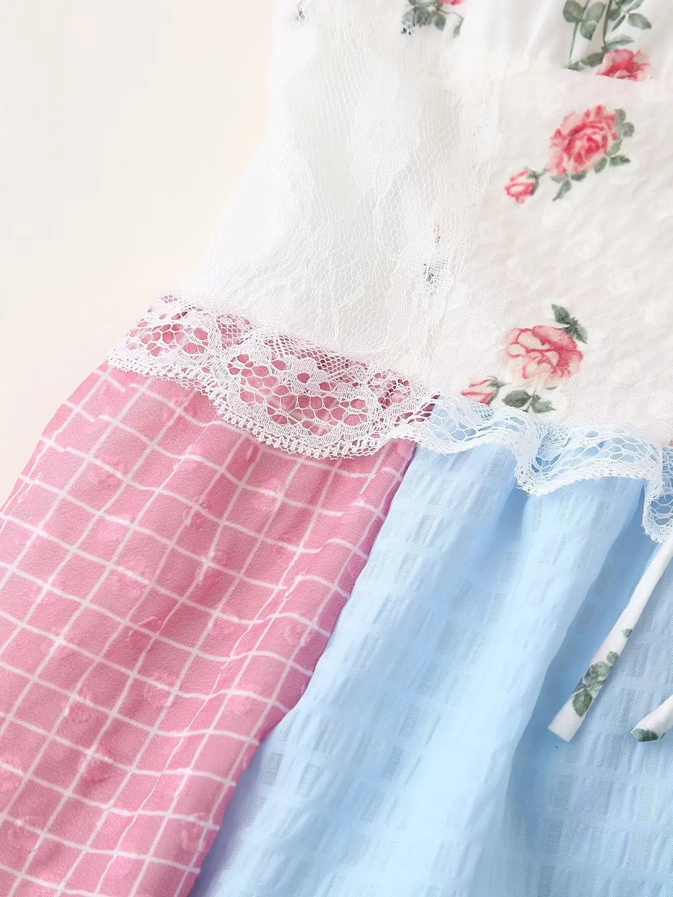 Backless Halter Neck Dress With Lace Stitching For Summer