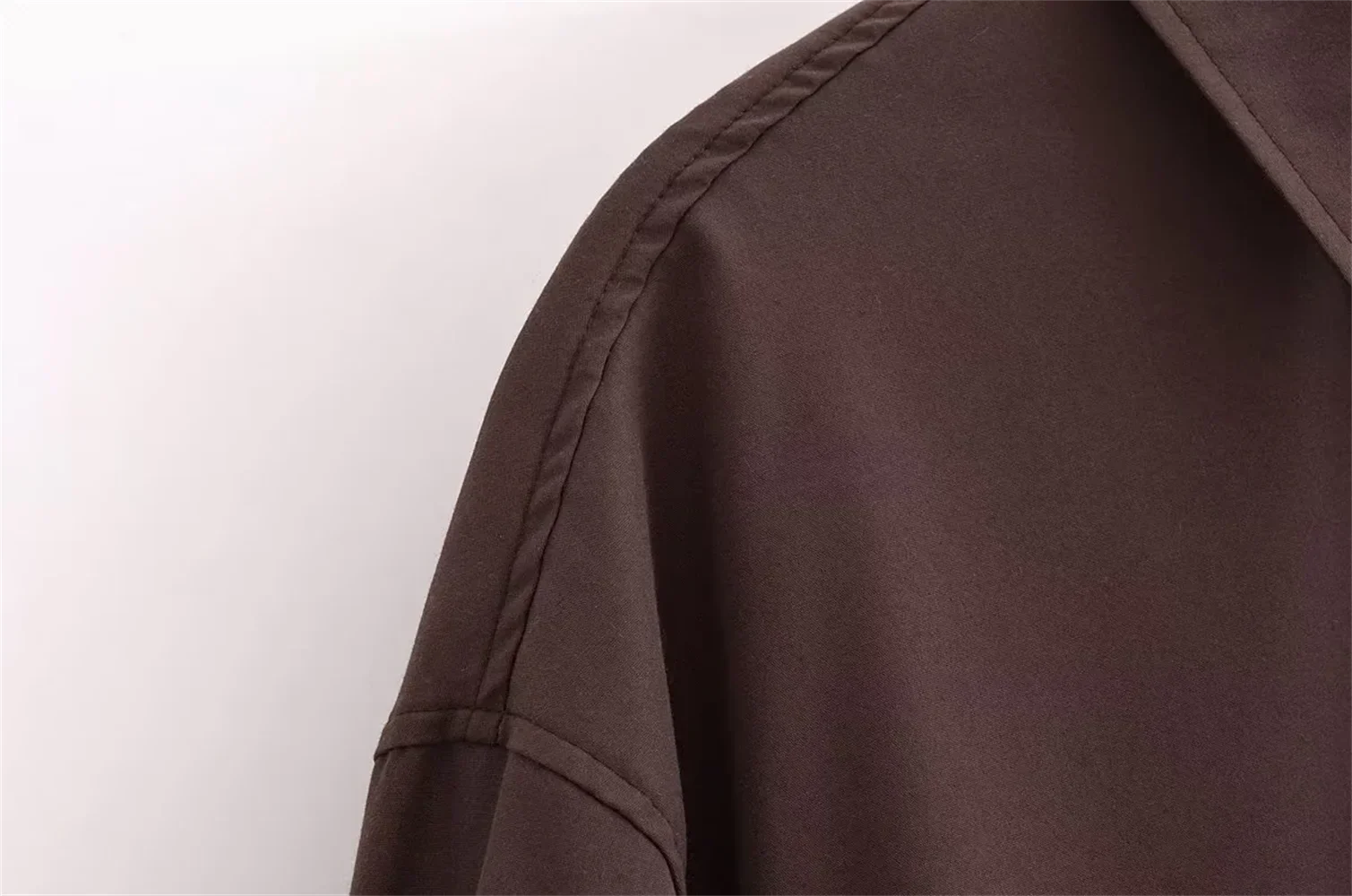 Women's Casual Poplin Shirt Top with Pocket Detail Lightweight Commuter Blouse Simple Elegant Autumn Wear