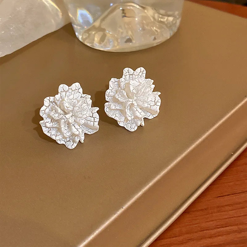 Acrylic White Camellia Flower Stud Earrings for Women Elegant Fashion Jewelry for Parties Weddings and Special Occasions