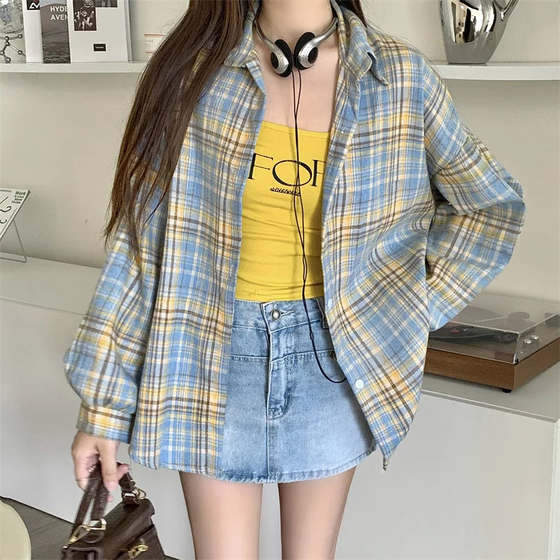 Women Oversized Tartan Plaid Shirt Jacket Long Sleeve Collared Button Up Grunge Style Spring Summer Outfit for Teenage Girls