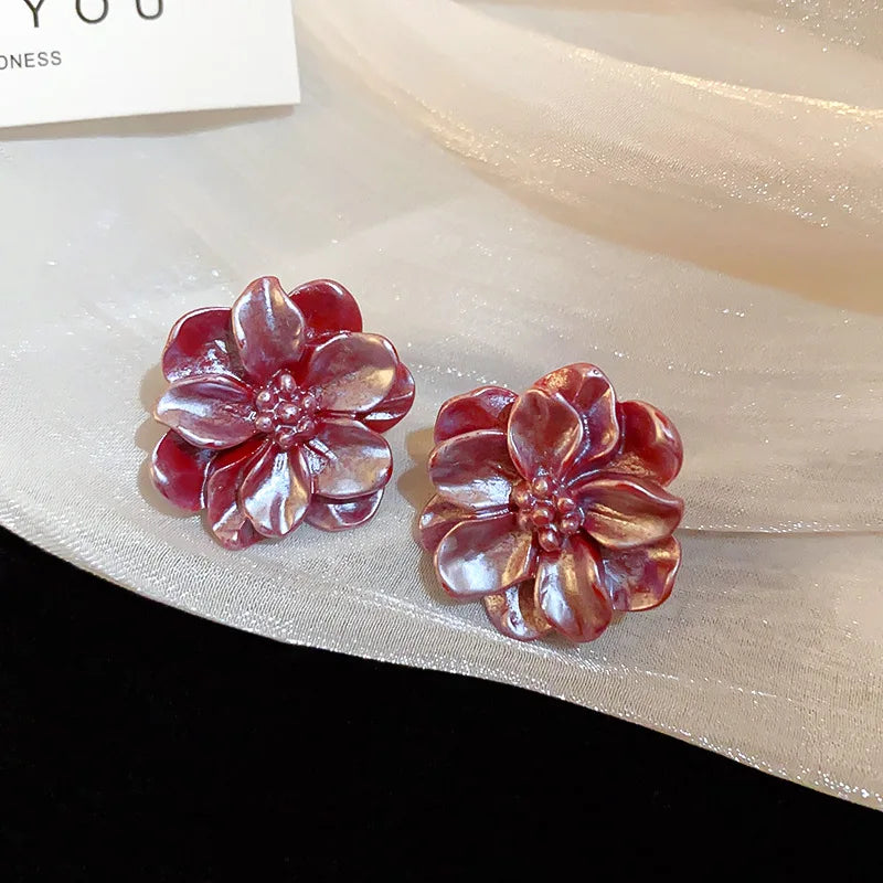 Acrylic White Camellia Flower Stud Earrings for Women Elegant Fashion Jewelry for Parties Weddings and Special Occasions