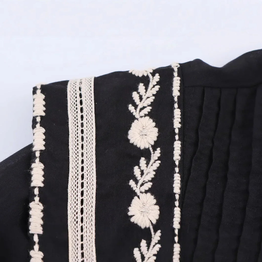 Women's Contrasting Color Embroidered Shirt with Round Neck Puff Sleeves and Loose Hem Casual Chic Top for Spring and Summer