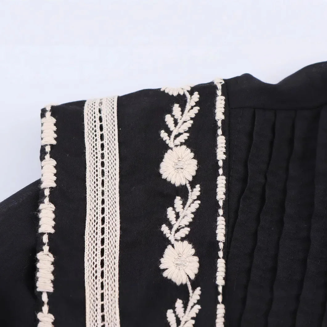 Women's Contrasting Color Embroidered Shirt with Round Neck Puff Sleeves and Loose Hem Casual Chic Top for Spring and Summer