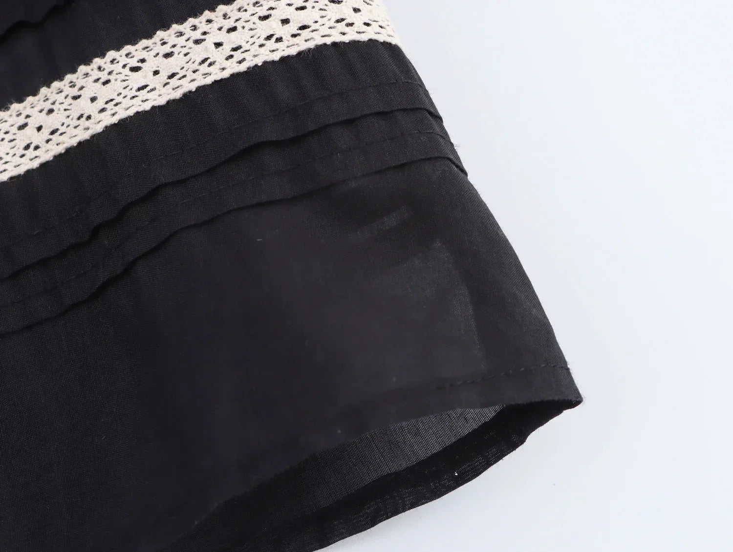 Women's Contrasting Color Embroidered Shirt with Round Neck Puff Sleeves and Loose Hem Casual Chic Top for Spring and Summer