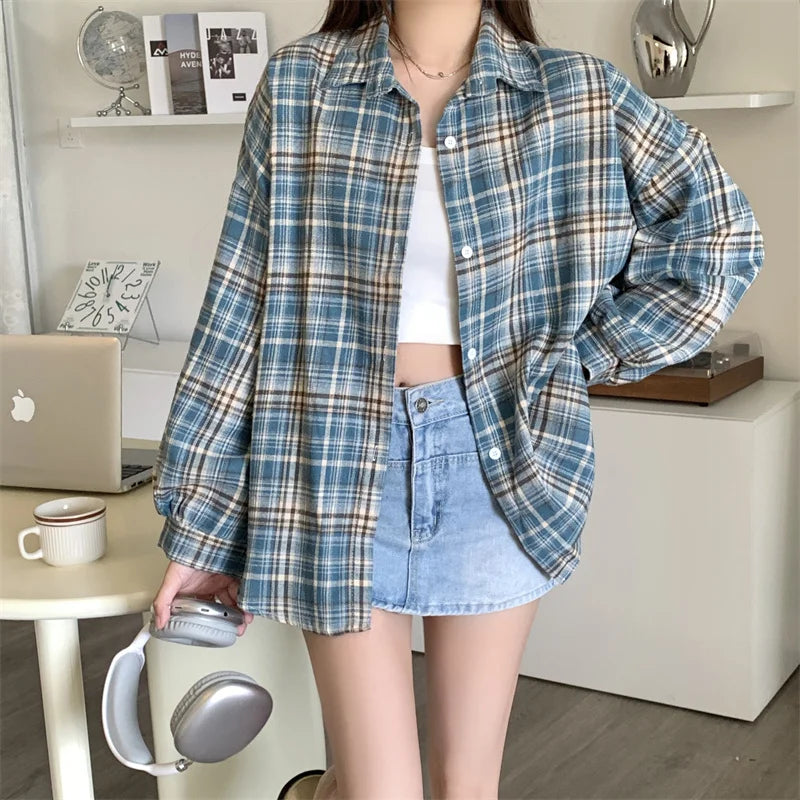 Women Oversized Tartan Plaid Shirt Jacket Long Sleeve Collared Button Up Grunge Style Spring Summer Outfit for Teenage Girls