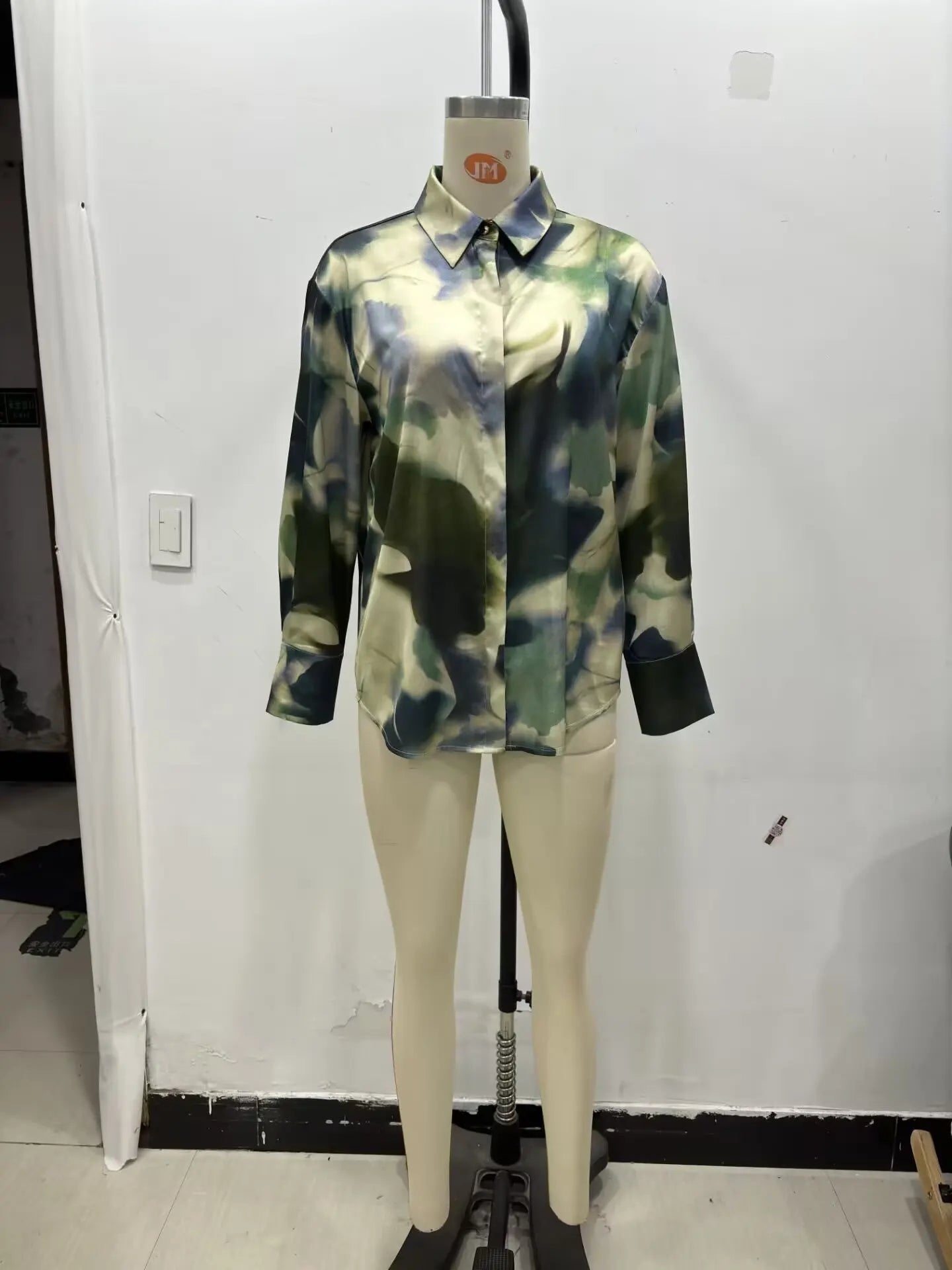 Elegant Printed Silk Satin Lapel Long Sleeve Shirt for Women with Soft Texture and Stylish Fit