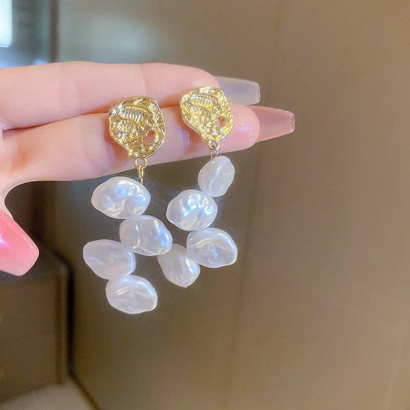 Elegant Gold U-shaped Hoop Earrings with Imitation Pearls for Weddings and Parties