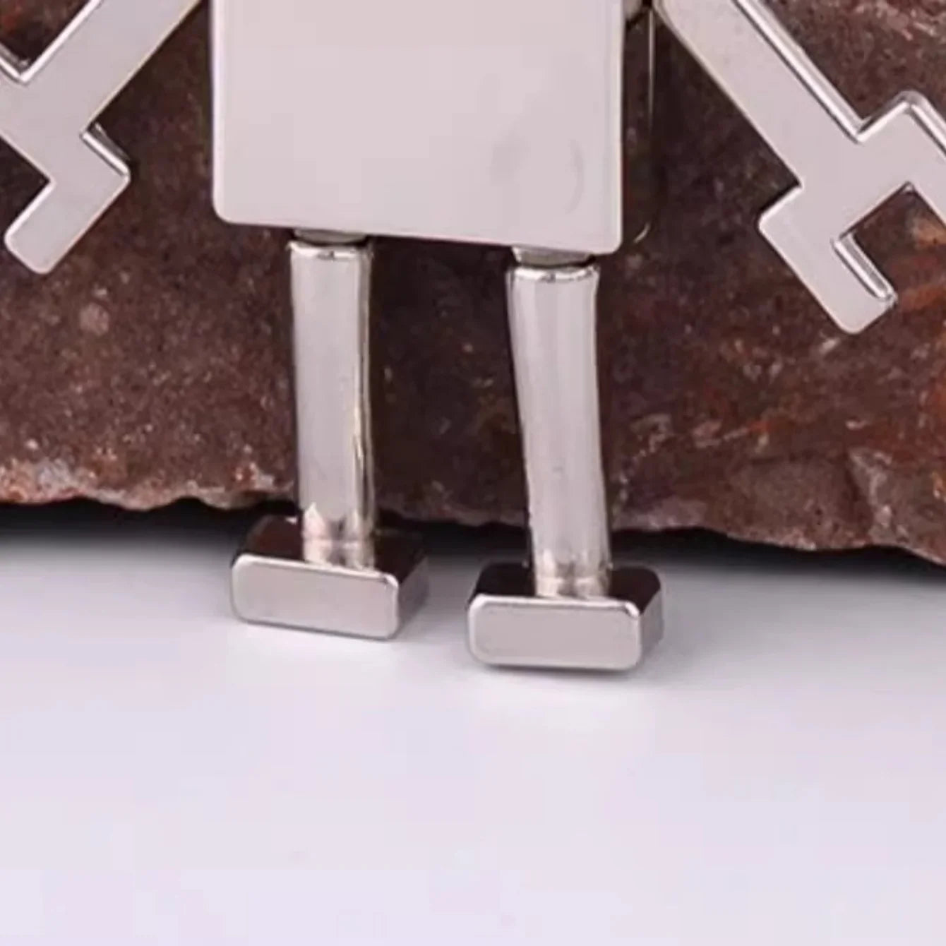 Creative Movable Robot Keychain Cute Cartoon Pendant for Fun and Playful Accessory