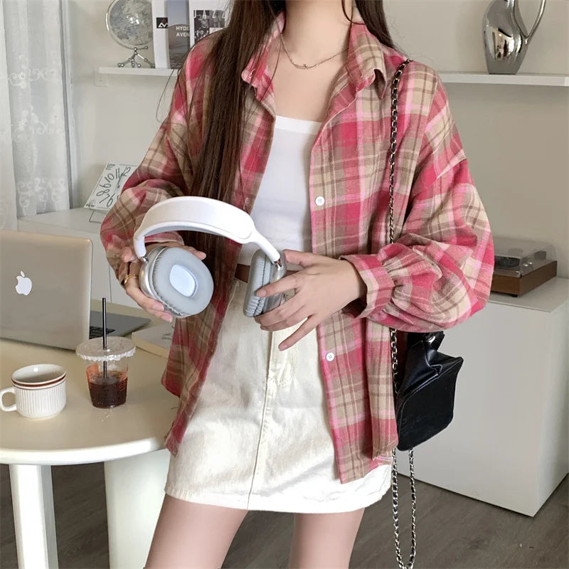 Women Oversized Tartan Plaid Shirt Jacket Long Sleeve Collared Button Up Grunge Style Spring Summer Outfit for Teenage Girls