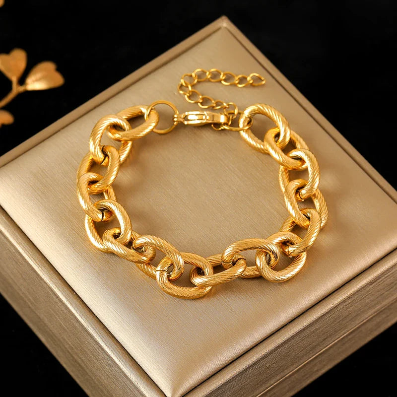 Gold Color Cuban Chain Bracelet for Women and Men - Trendy Waterproof Stainless Steel Wrist Chain Jewelry Gift for Parties