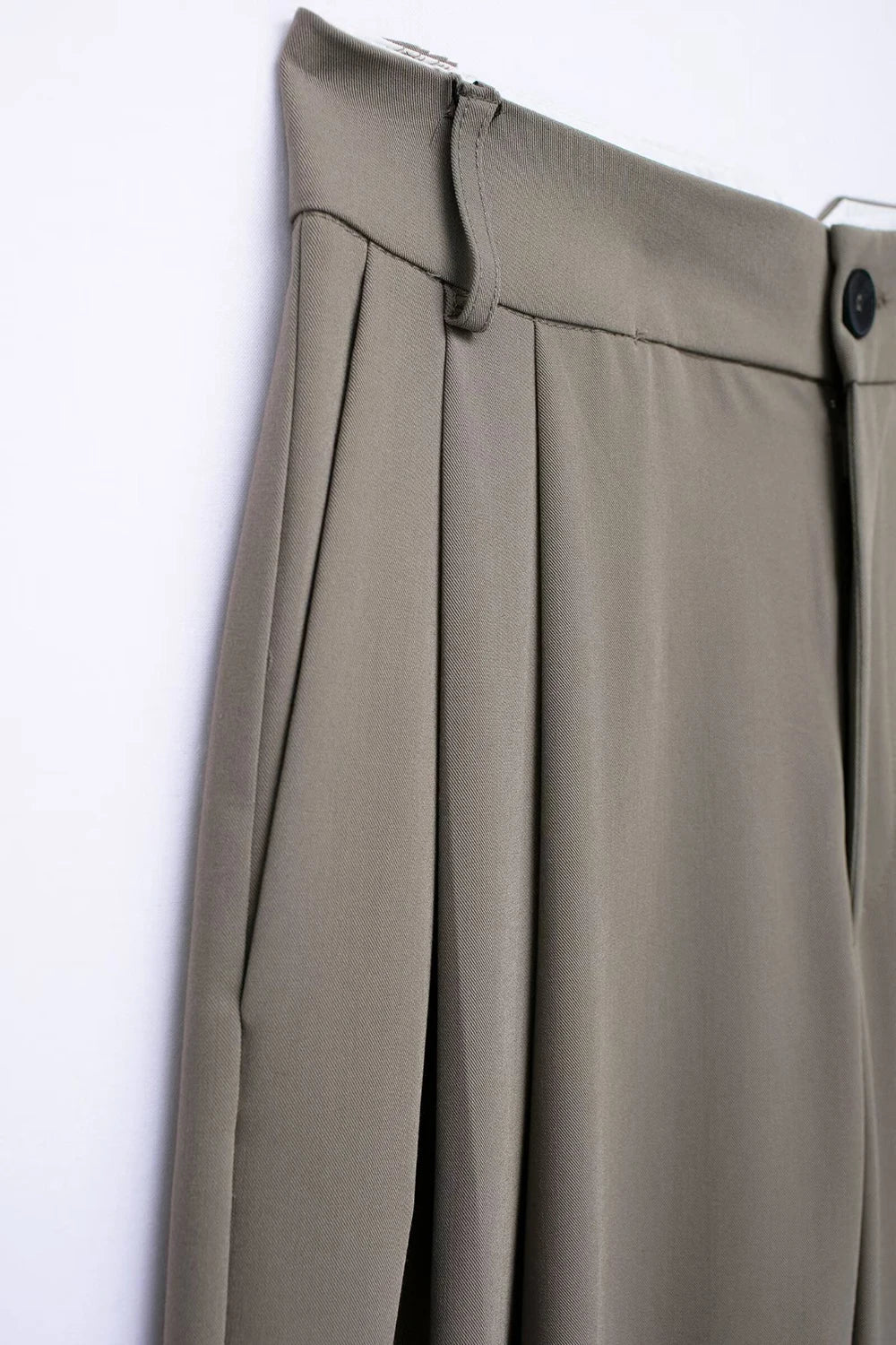 Women's Two-Piece Suit Set with Belt Halter V-Neck Top and High-Waisted Pleated Pants