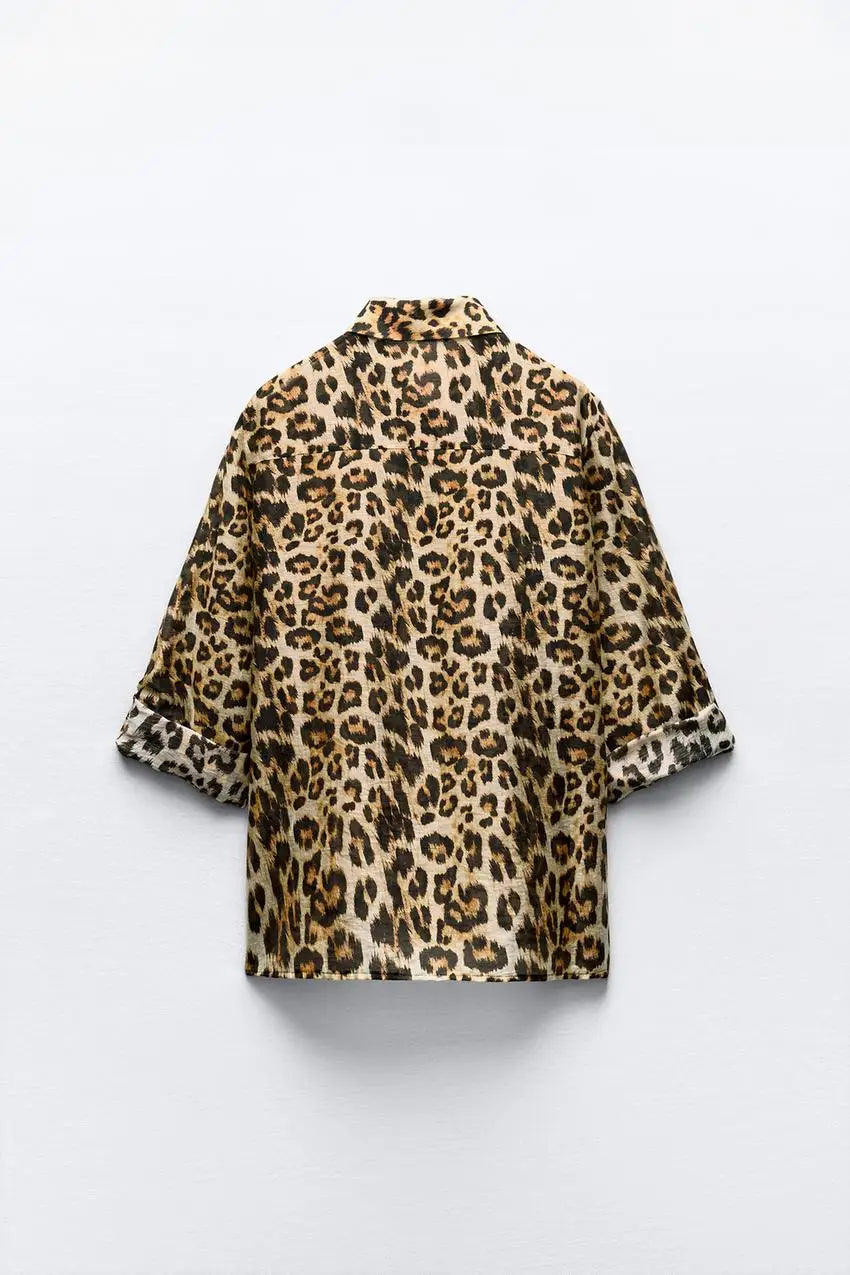 Women's Leopard Print Button-Down Shirt with Lapel Collar Long Sleeves and Front Pockets Stylish Animal Print Blouse Top for Fall Fashion