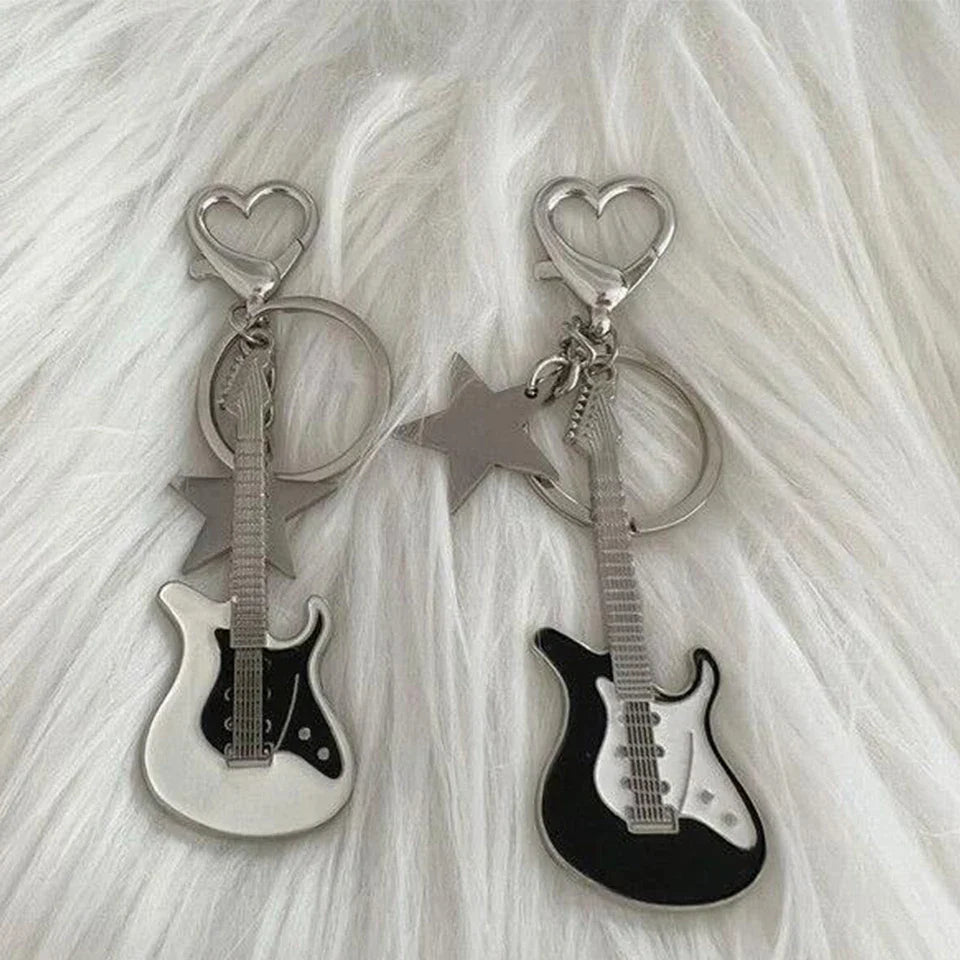 Y2K Guitar Love Heart Key Chain with Pentagram Pendant for Men and Women Cool Rock Punk Accessories Gift