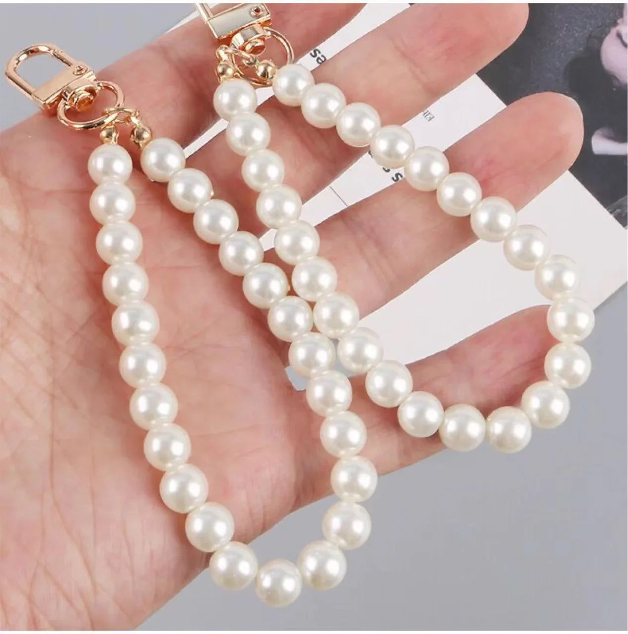 Cute Pearl Keychain for Women and Girls Shiny Pearl Bead Charm Accessory for Phone Bag Backpack and Car Keys