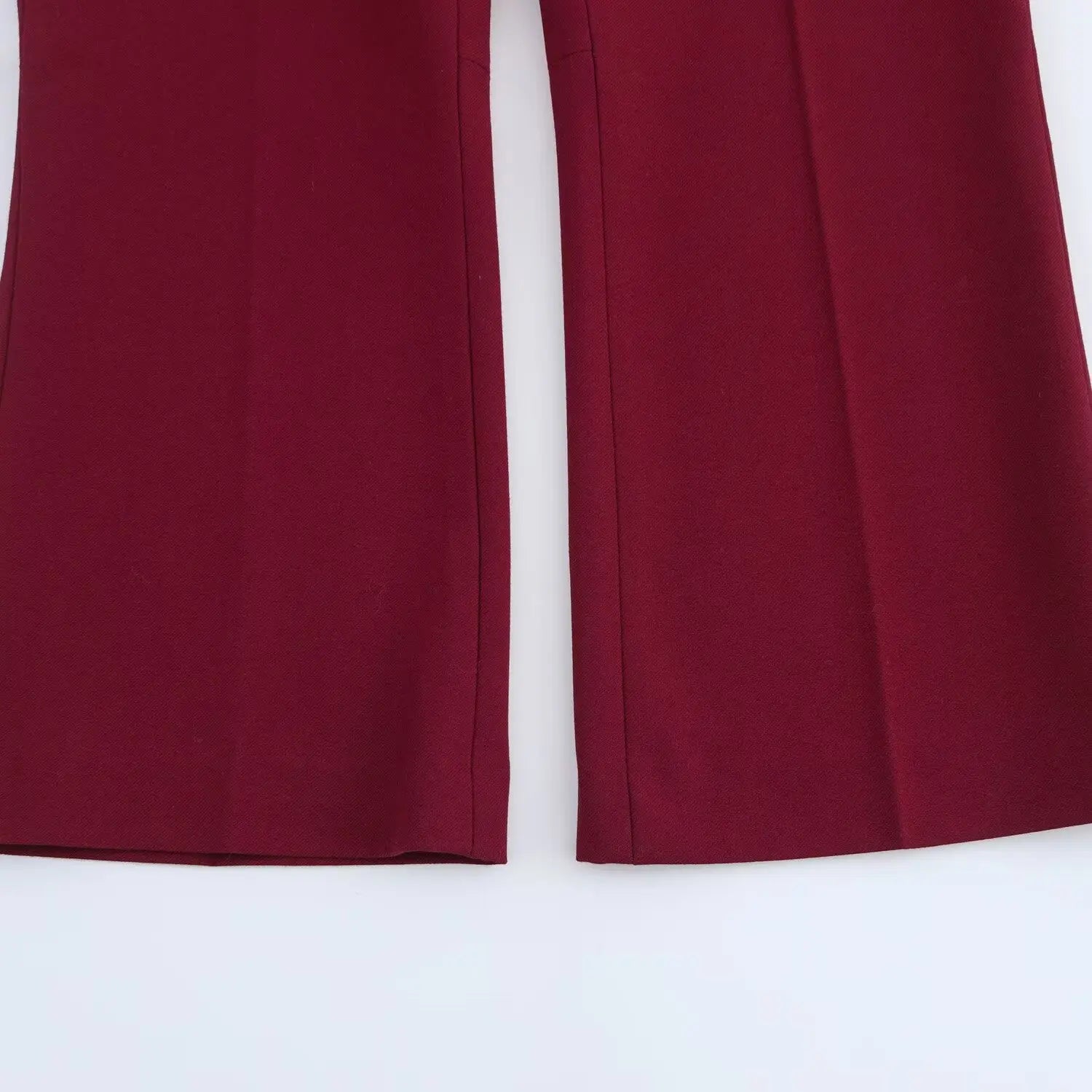 Women's V-neck Sleeveless Tank Top with Pocket and Solid Color Bellbottom Pants Set for Spring Fashion