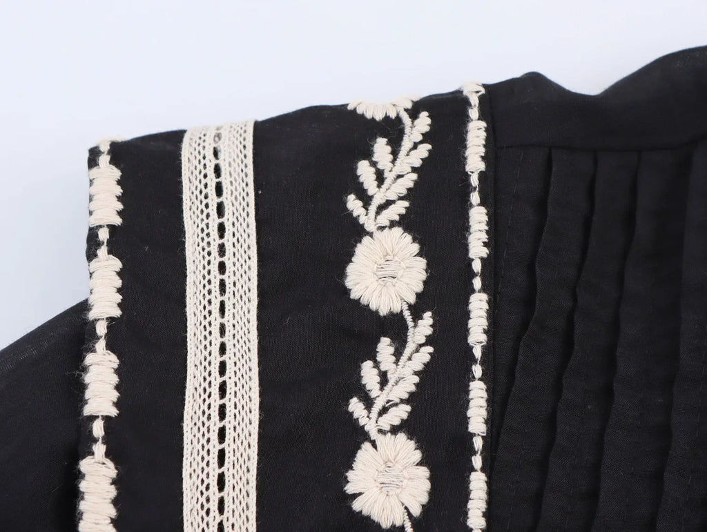 Women's Contrasting Color Embroidered Shirt with Round Neck Puff Sleeves and Loose Hem Casual Chic Top for Spring and Summer